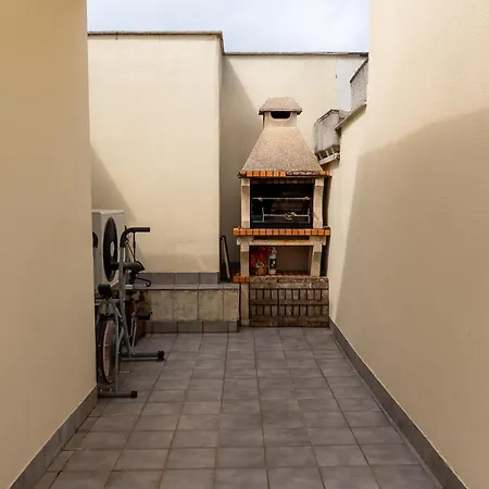 Penthouse Fenals 滨海略雷特