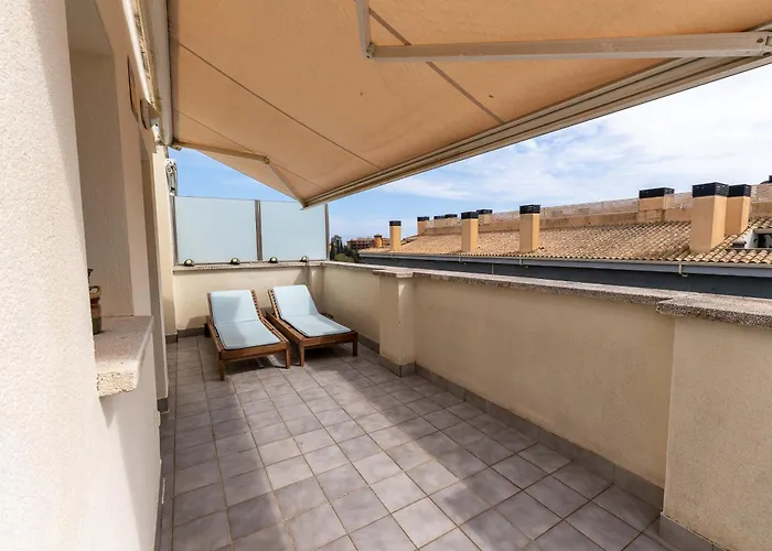Penthouse Fenals يوريت دي مار