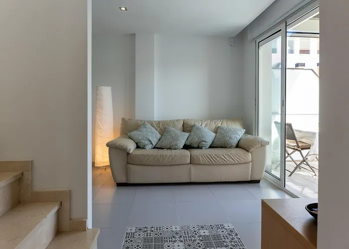 Penthouse Fenals يوريت دي مار